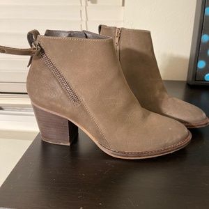 Blondo Nivada Ankle Boot